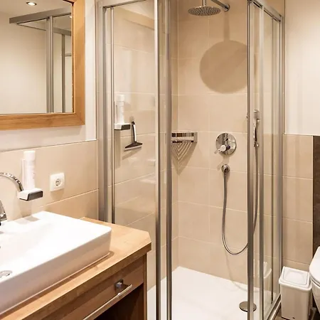 Tiroler Herz Konukevi 4*