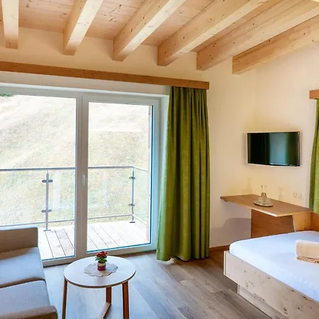 Hotel Tiroler Herz 4*