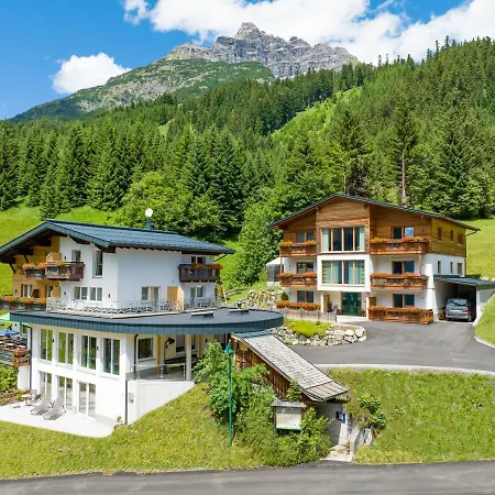 بيت ضيافة Tiroler Herz 4*